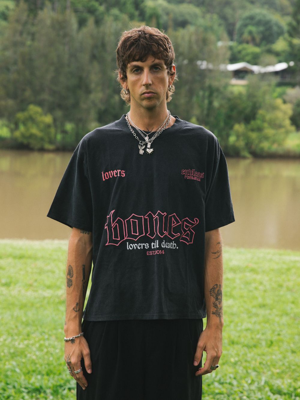 Billy Bones Club - The Endless Tee in Vintage Black/Pink