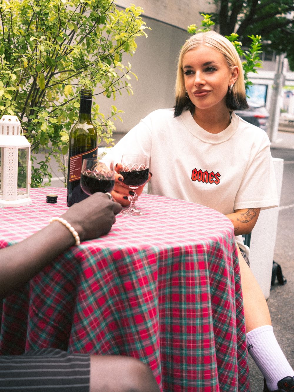 Billy Bones Club - Squealer Inverse Tee in Vintage White