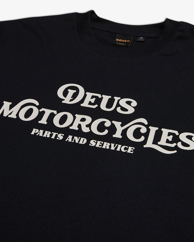 DEUS - Spurs Tee in Black