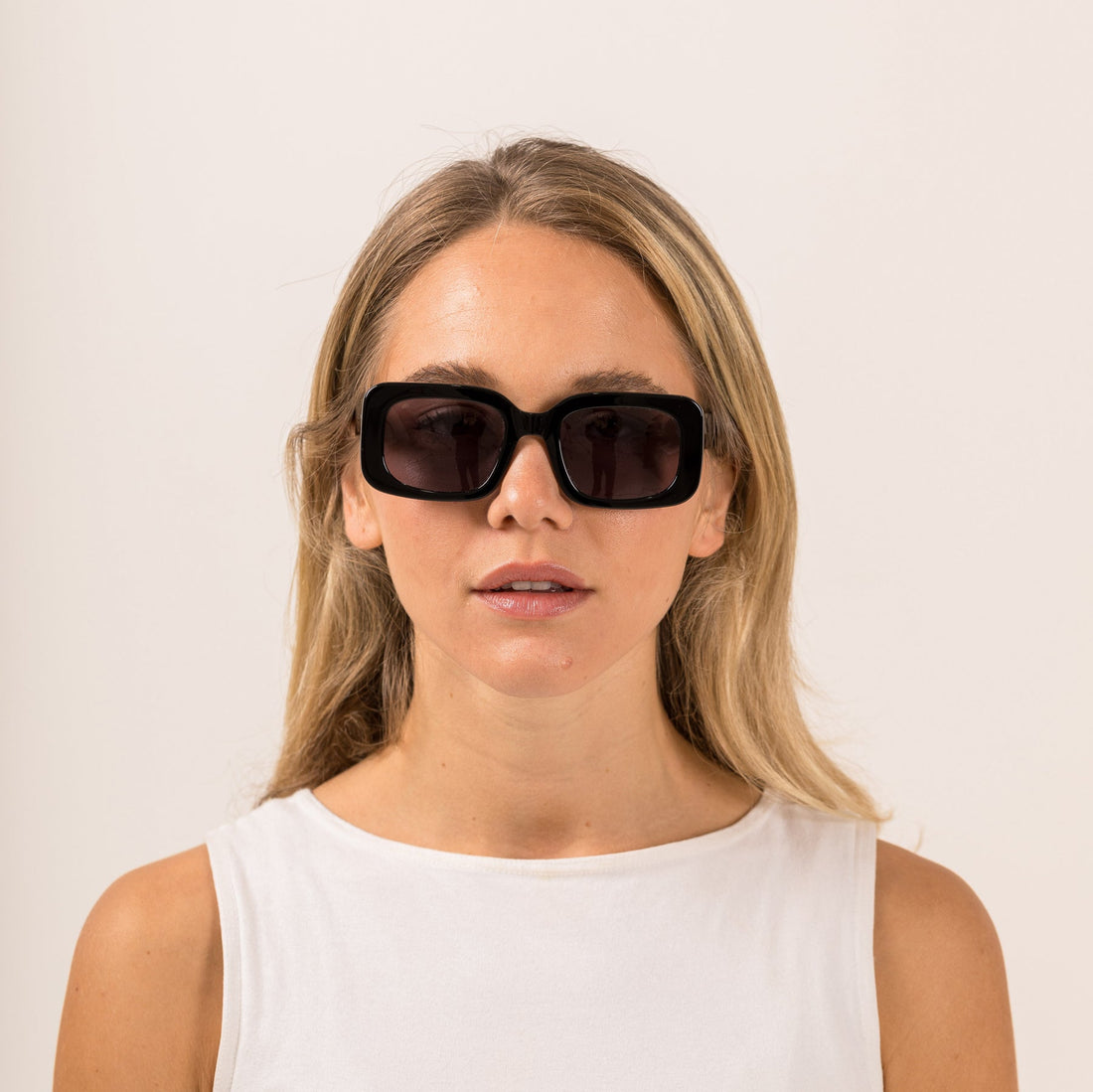 Sito - Indi in Black/Smoke Grey