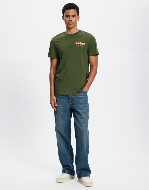 DEUS - Memento Tee in Cypress Green